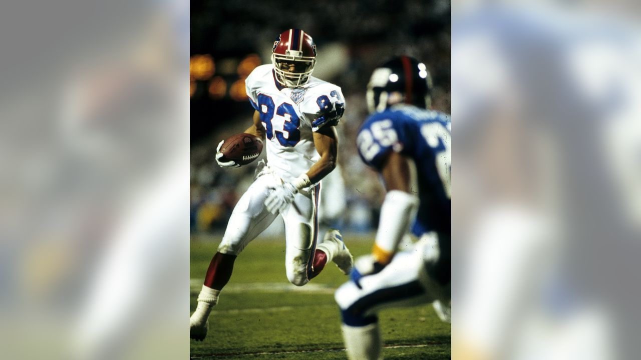 File:US Navy 090320-N-7730P-036 Retired Buffalo Bills wide receiver Andre  Reed and other