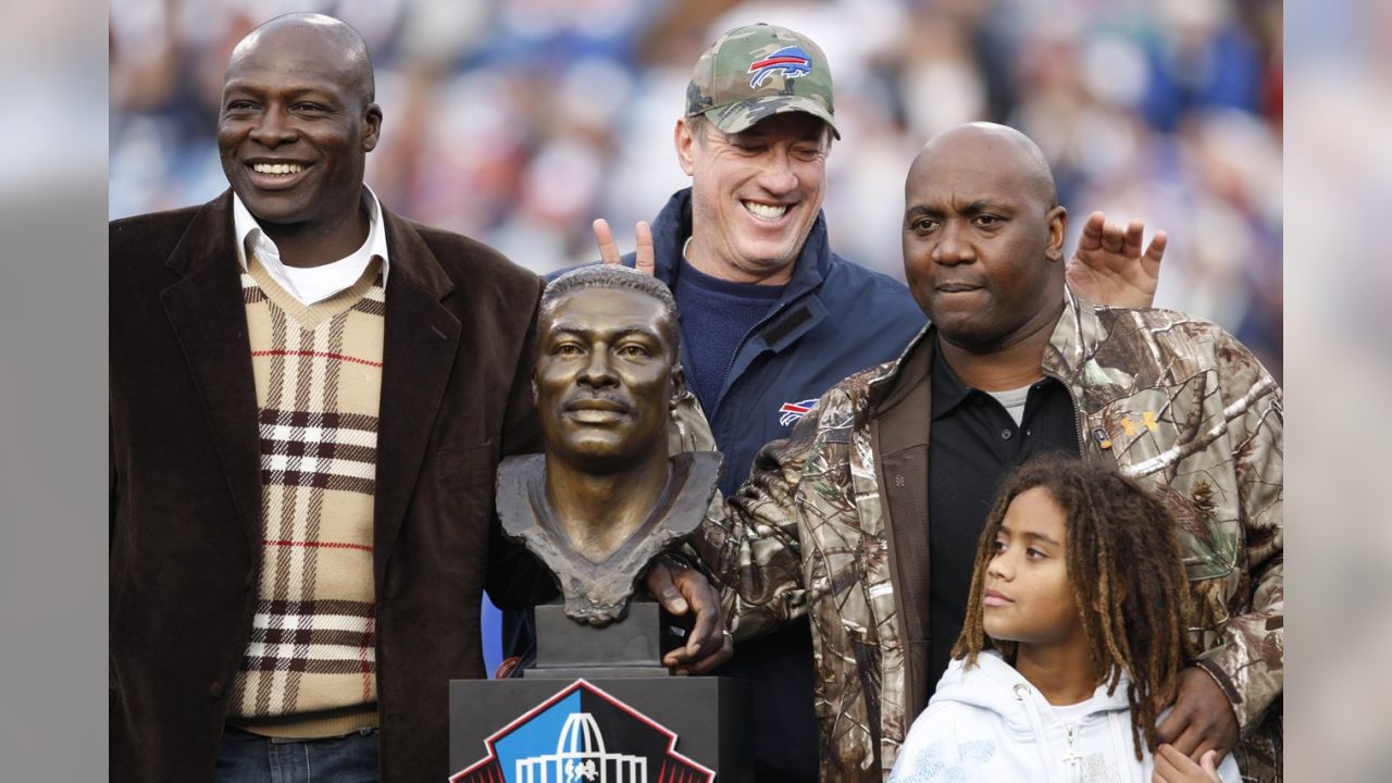 Hall of Fame RB Thurman Thomas Made Sure He Knew Where These 2 Defenders  Were