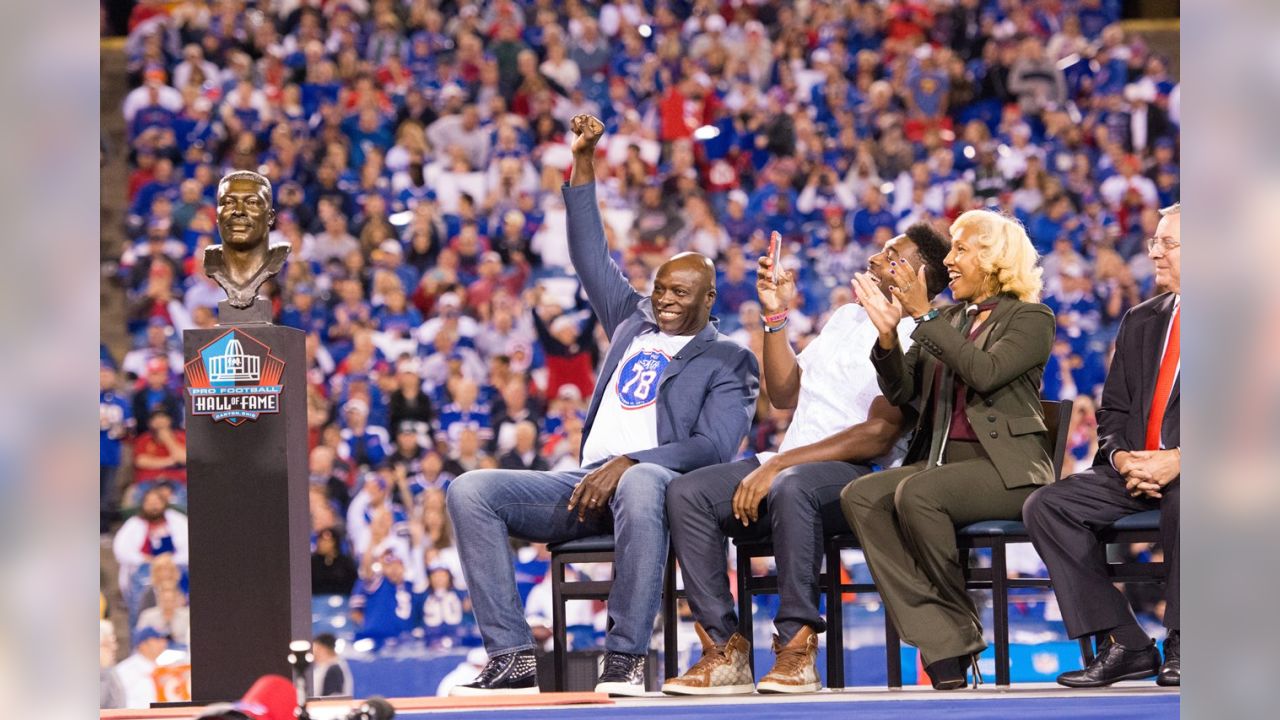 Watch: Buffalo Bills Legend Bruce Smith Goes Viral On Family Feud