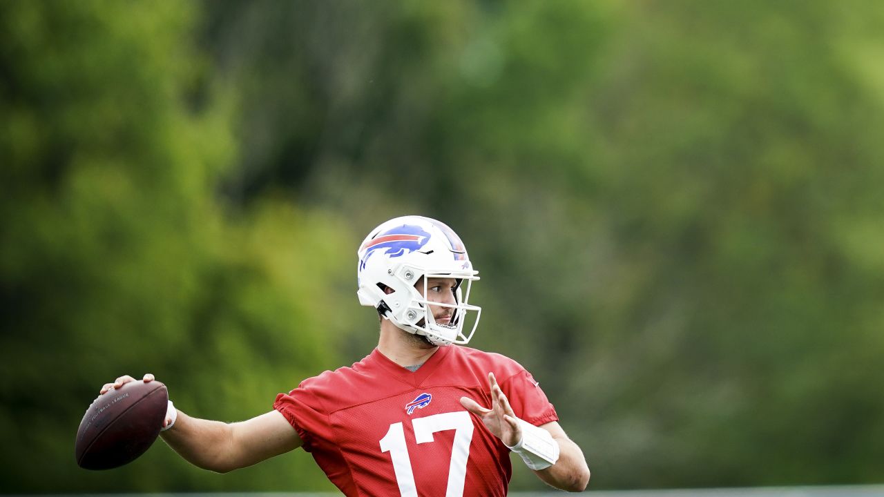 WATCH: Buffalo Bills' Josh Allen gets 'game ball' from GMFB for Week 3