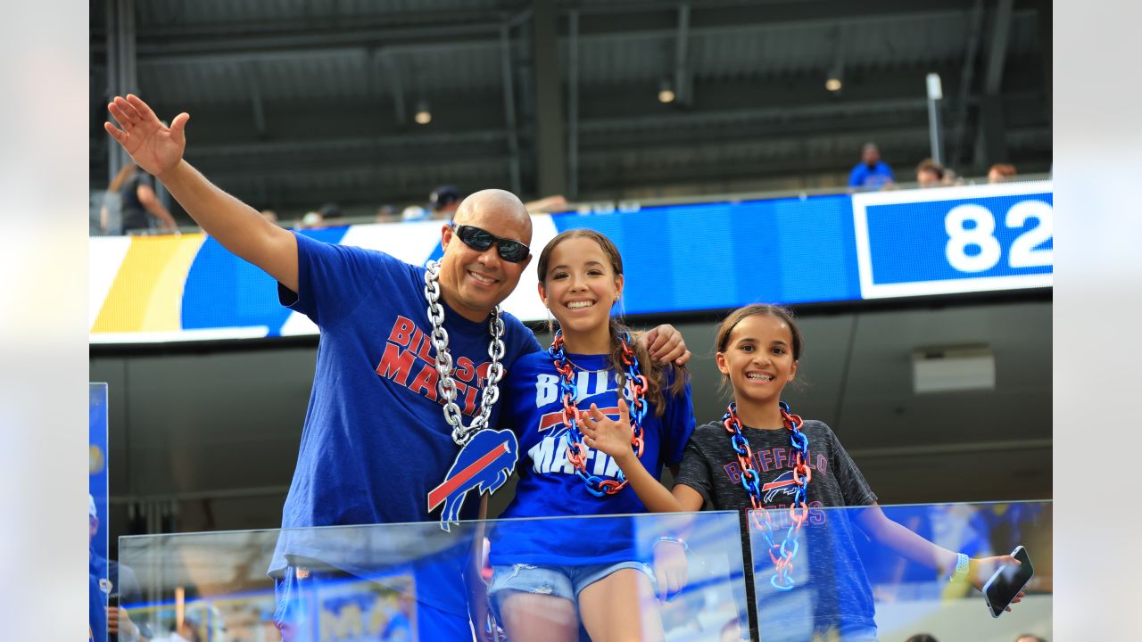 Road invasion  Bills fans show up in Los Angeles