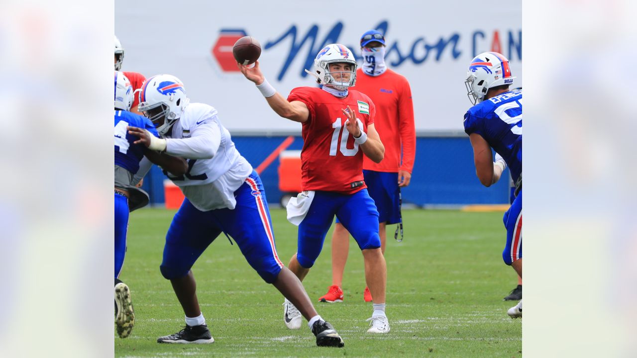 Josh Allen thrills crowd, Stefon Diggs sits out first open training camp  practice