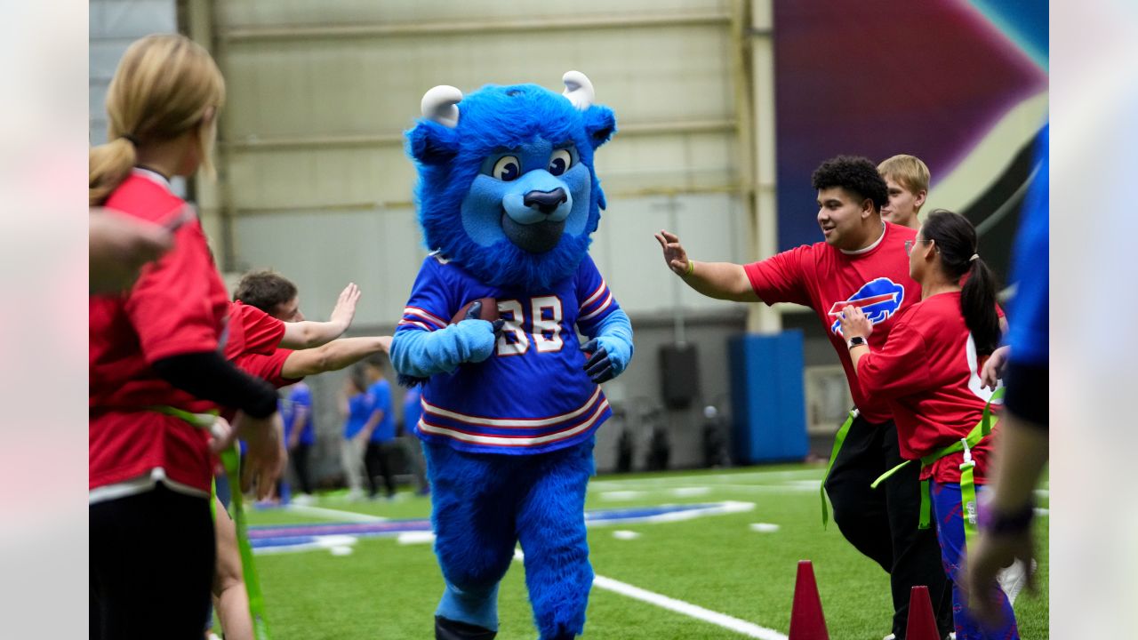 Buffalo Bills Mascot Billy Buffalo Runs the 40 Yard Dash 