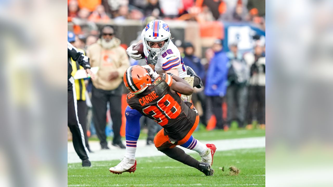 Bills tight end Dawson Knox hosts youth football camp