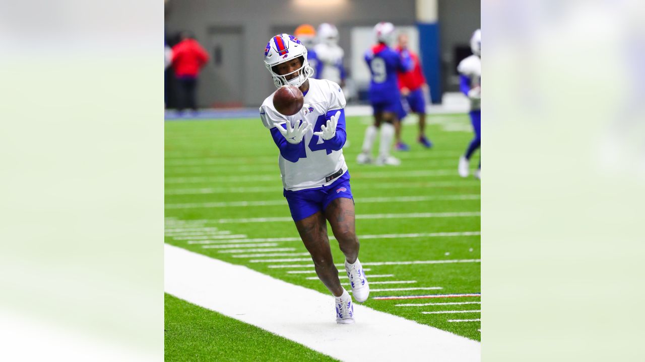 Buffalo Bills cornerback Tre'Davious White (27) defends during an NFL  divisional round playoff football game Sunday, Jan. 22, 2023, in Orchard  Park, NY. (AP Photo/Matt Durisko Stock Photo - Alamy