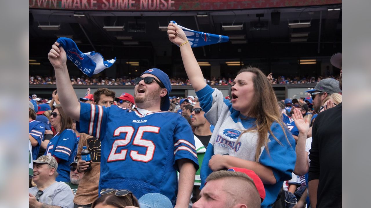 Buffalo Bills vs. New York Jets. Fans support on NFL Game. Silhouette of  supporters, big screen with two rivals in background Stock Photo - Alamy