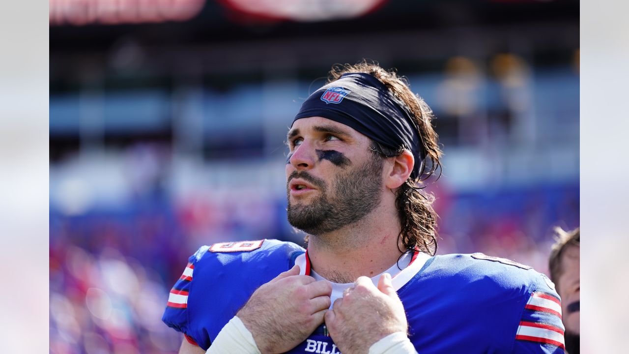 Buffalo Bills punter Sam Martin (8) celebrates with teammates