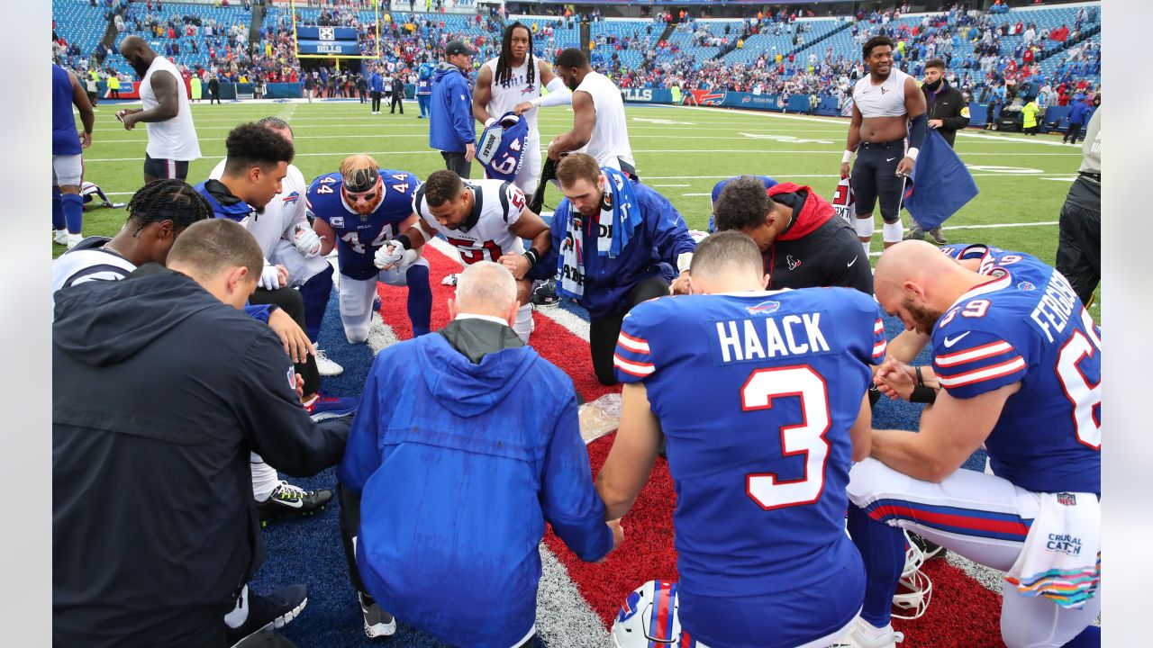 Bills celebrate a shutout victory over Houston