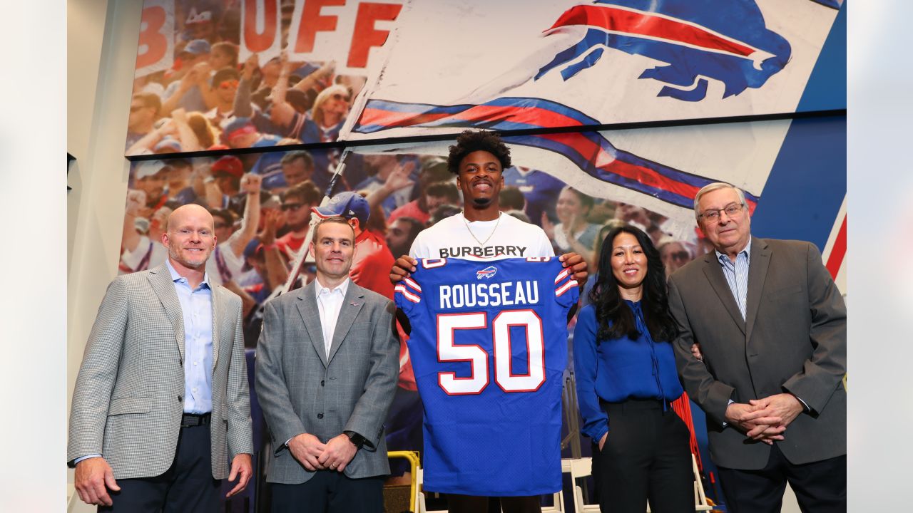 Buffalo Bills' Greg Rousseau surprises mom with brand new Jeep (video)