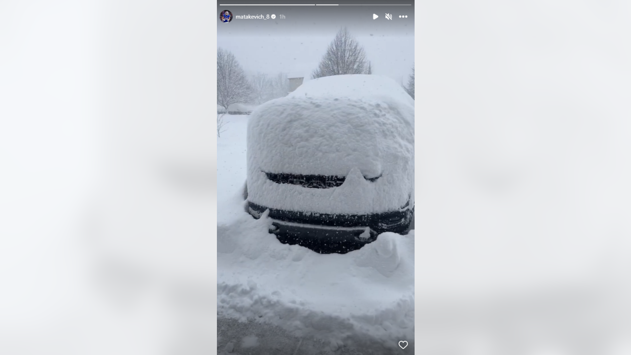 Buffalo Bills sign their name on the playoff bracket by snowing