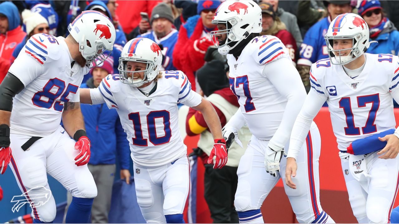 Josh Allen wearing a Bills Ryan Fitzpatrick jersey during pregame warm-ups  : r/buffalobills