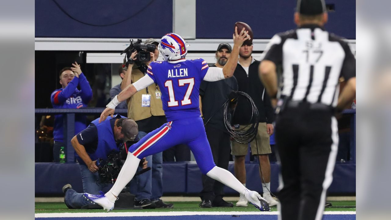 Buffalo Bills Cold Front Report - From youth football to the NFL. Devin  Singletary and Lamar Jackson swap jerseys. #BALvsBUF #billsmafia  #ColdFrontReport #DevinSingletary #LamarJackson