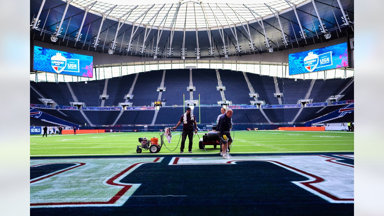 Arrival Photos: Packers walk into Tottenham Hotspur Stadium for