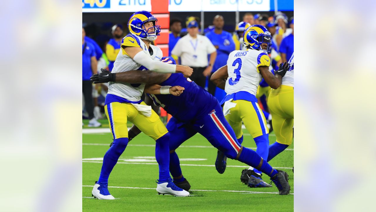 Tennessee Titans offensive tackle David Quessenberry (72) plays against the  Buffalo Bills during an NFL football game on Monday, Oct. 18, 2021, in  Nashville, Tenn. (AP Photo/John Amis Stock Photo - Alamy