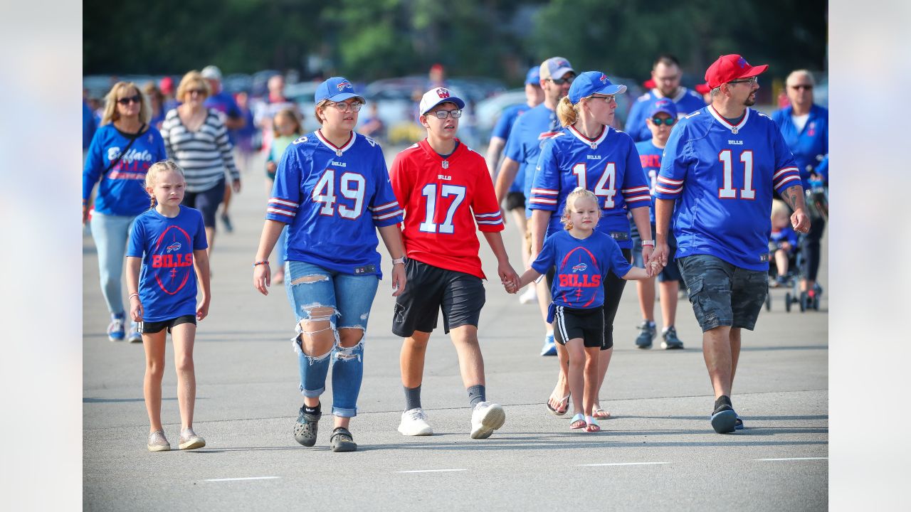 Buffalo Bills training camp: 15,000 fans attend first open practice