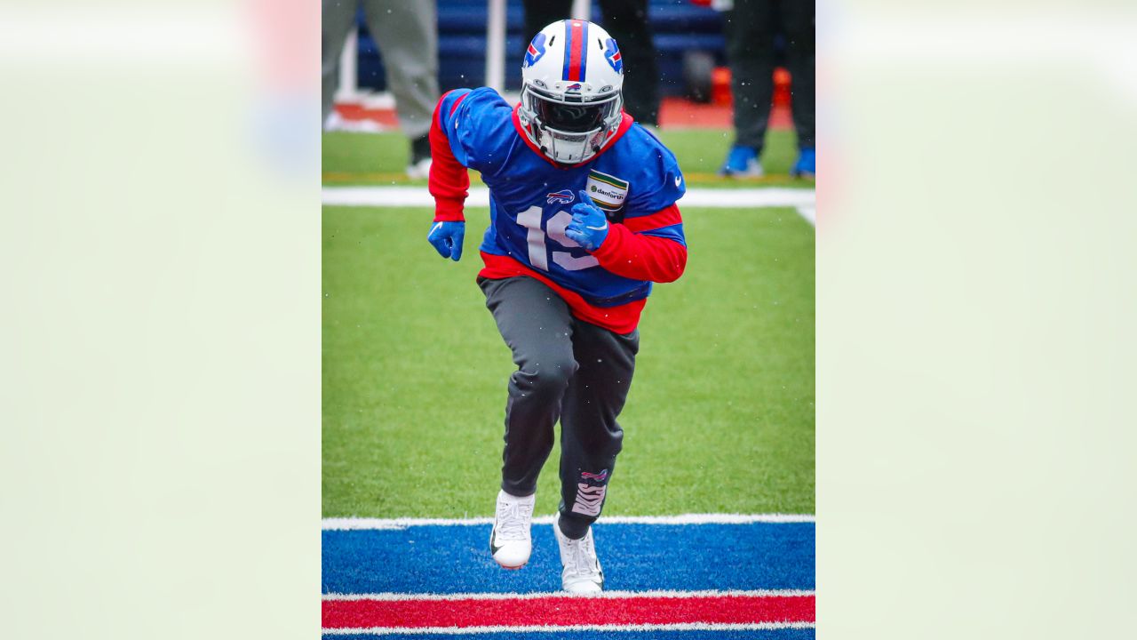 Buffalo Bills cornerback Levi Wallace (39) urges the crowd during