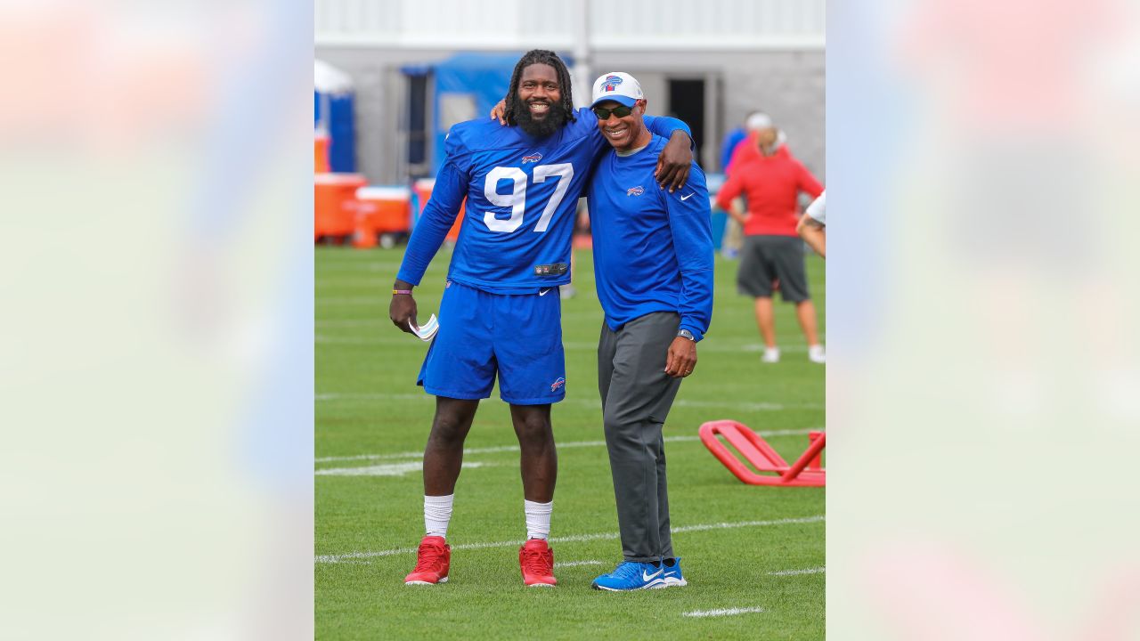 Bills' Spencer Brown's journey from Iowa to Cali to Buffalo culminated in  chance meeting with new teammates at airport 