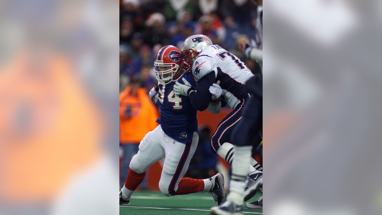 FOXBOROUGH, MA - DECEMBER 01: Buffalo Bills running back James Cook (28)  escapes a tackle during a game between the New England Patriots and the  Buffalo Bills on December 1, 2022, at