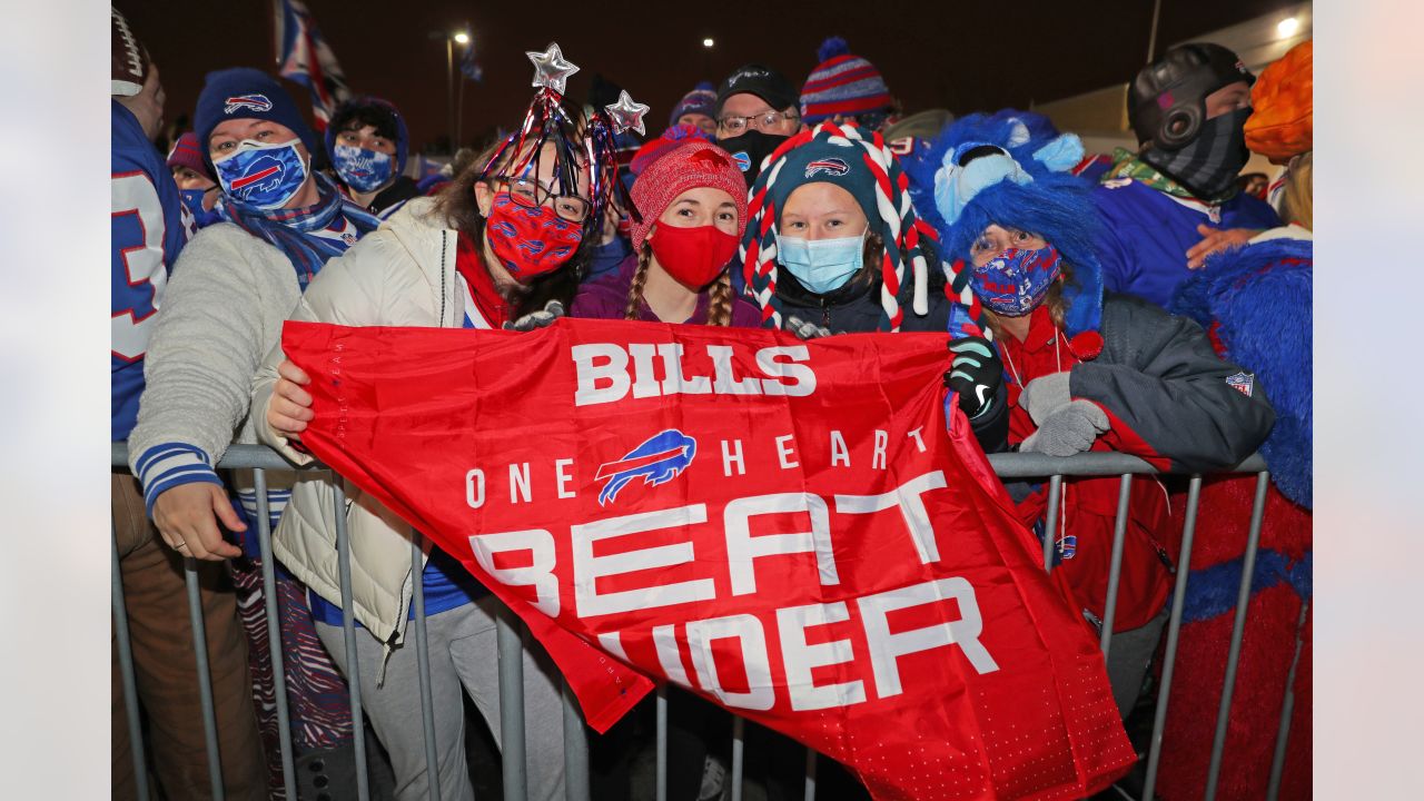 The Buffalo Bills are your 2021 AFC East Champs! (Real picture, not  photoshopped) : r/buffalobills