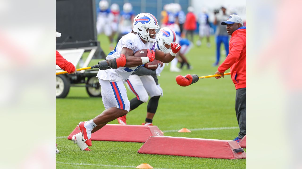 Bills' Spencer Brown spotted in walking boot after Chiefs win