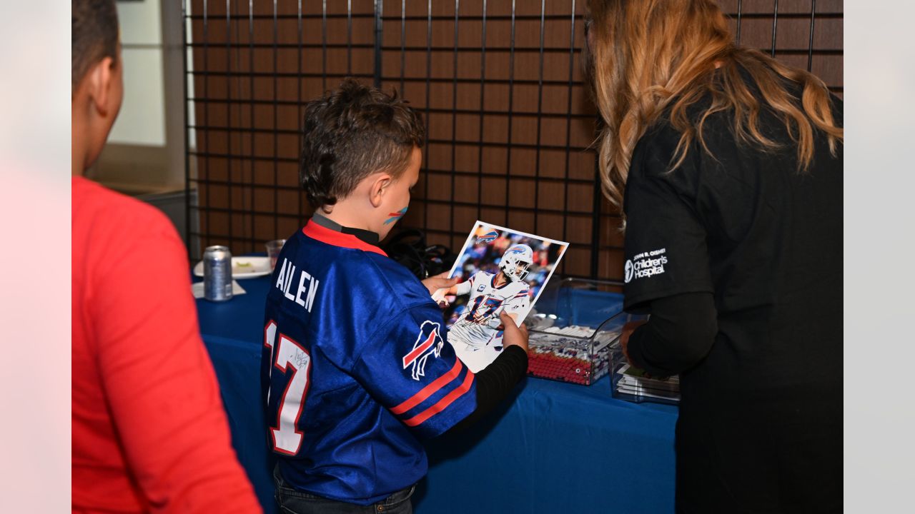 How to Wear a Yowie, The Buffalo Bills and ECMC have joined together to intercept  cancer, as the team participates in the NFL's Crucial Catch. Throughout  this week, the Bills