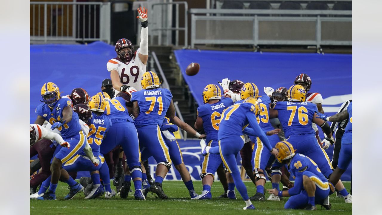 Buffalo Bills tackle Luke Tenuta (67) blocks during the first half