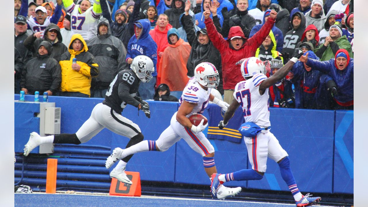 4 Observations: Bills recover with rout over Raiders