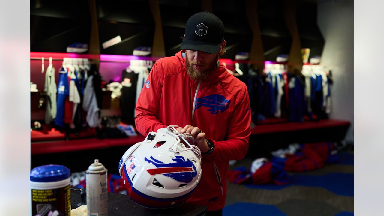 Jeff Mazurek, Bills' equipment staffers were unsung heroes during