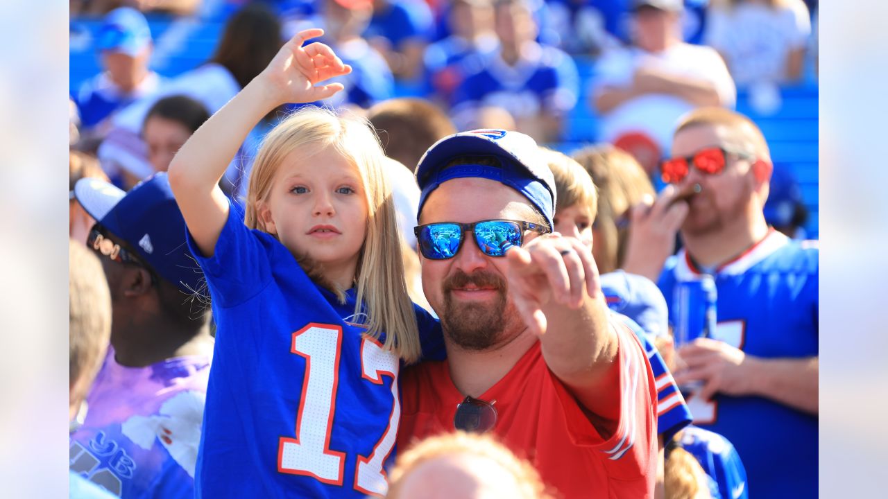 BUFFALO, USA, JANUARY 10, 2023: Miami Dolphins vs. Buffalo Bills. NFL Wild  Card Round 2023, Silhouette of fans supporting the team and cheering for th  Stock Photo - Alamy