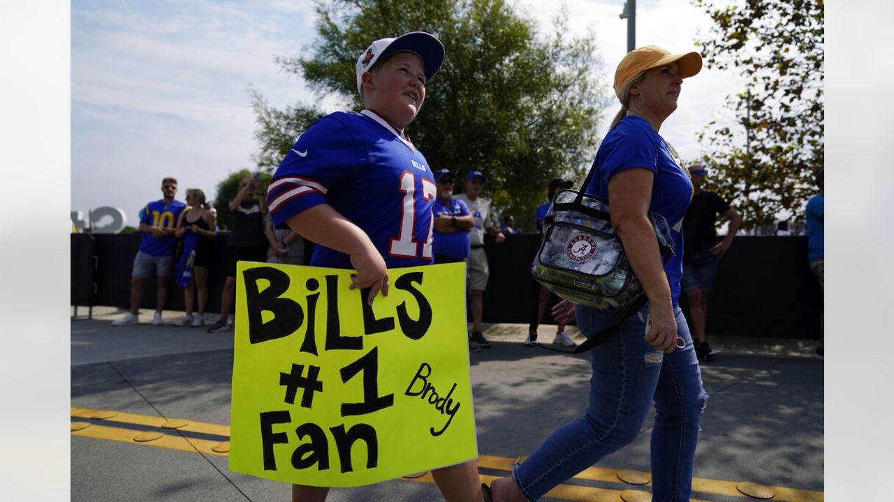 Road invasion  Bills fans show up in Los Angeles