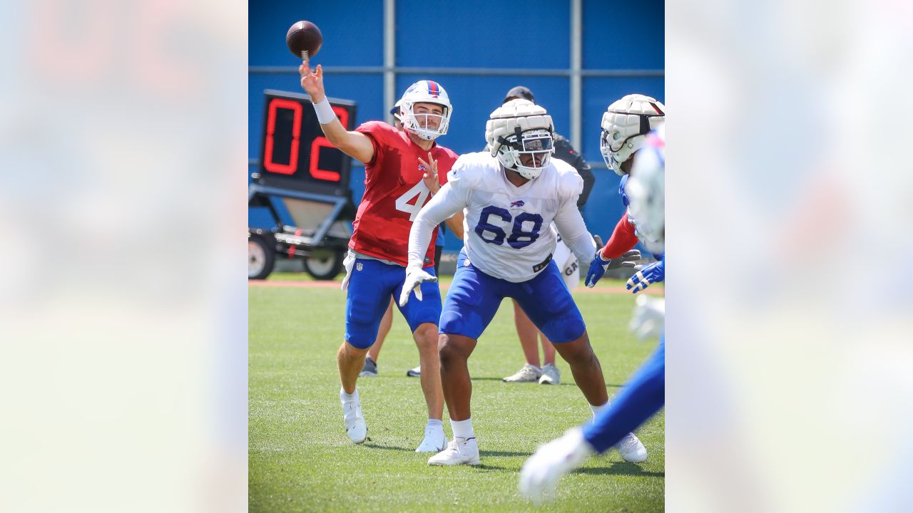 Bruce Smith attends Bills practice, gives thoughts on Greg