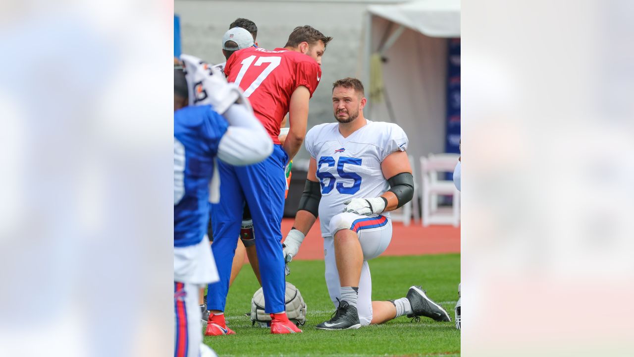 Bills' Spencer Brown's journey from Iowa to Cali to Buffalo culminated in  chance meeting with new teammates at airport 