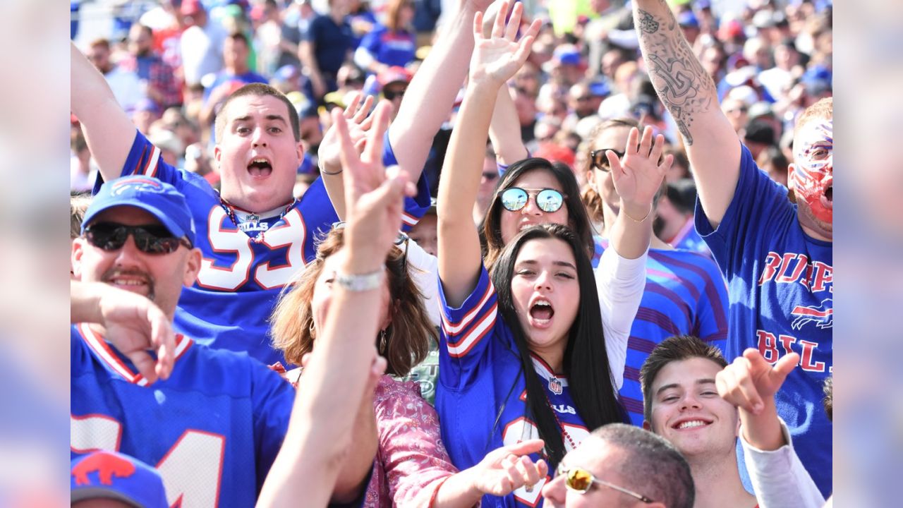 Buffalo Bills vs. New York Jets. Fans support on NFL Game. Silhouette of  supporters, big screen with two rivals in background Stock Photo - Alamy