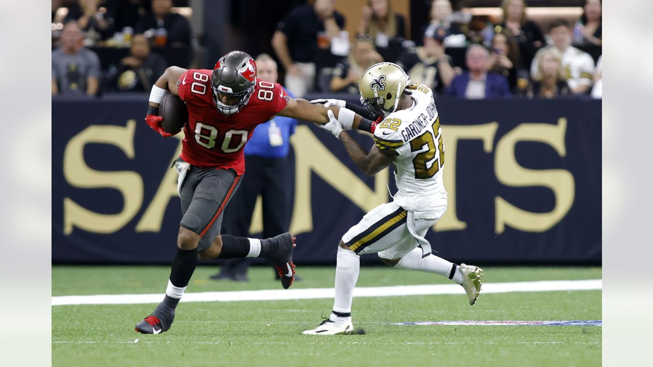 Buffalo Bills tight end O.J. Howard runs on the field during the