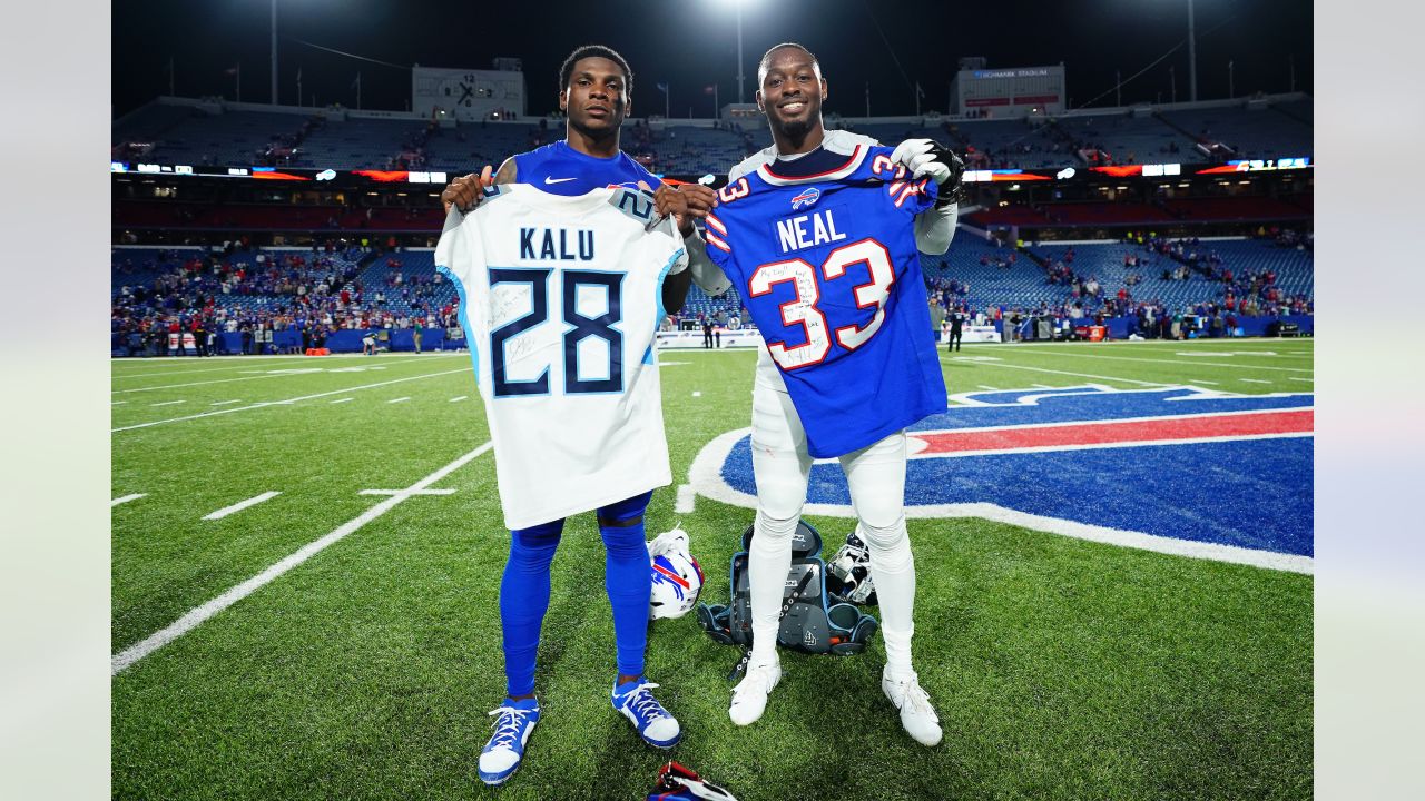 Sunday Night Football on NBC on X: These #BillsMafia blue helmets are  absolutely beautiful. 