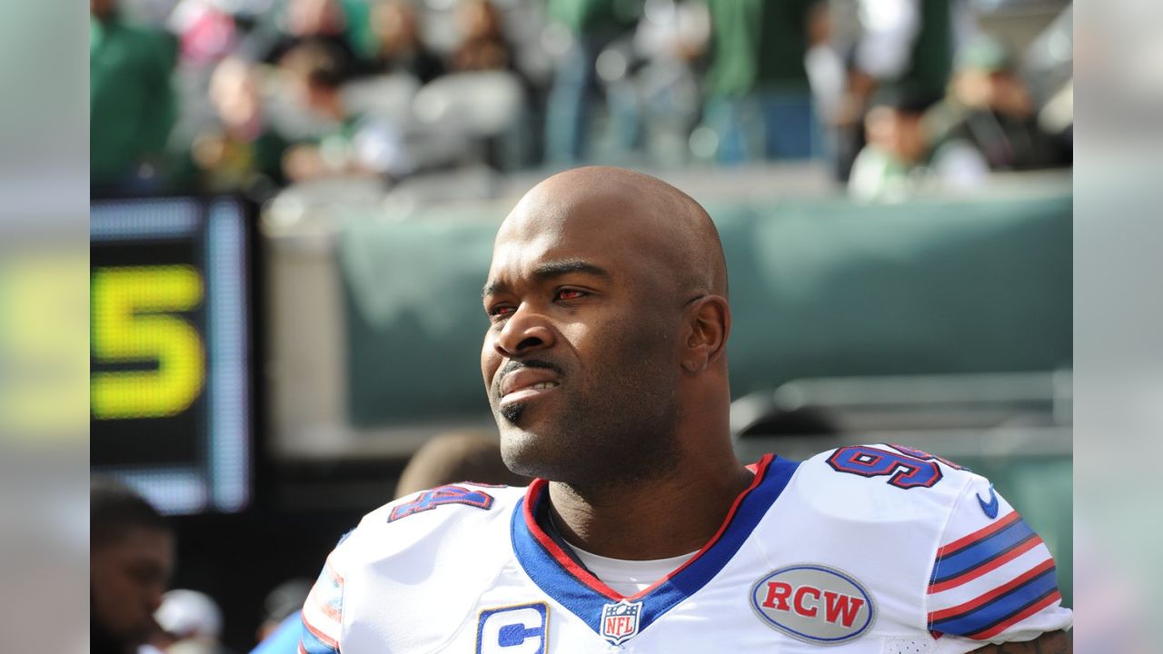 Mario Williams' red contacts, dominant play for Bills against