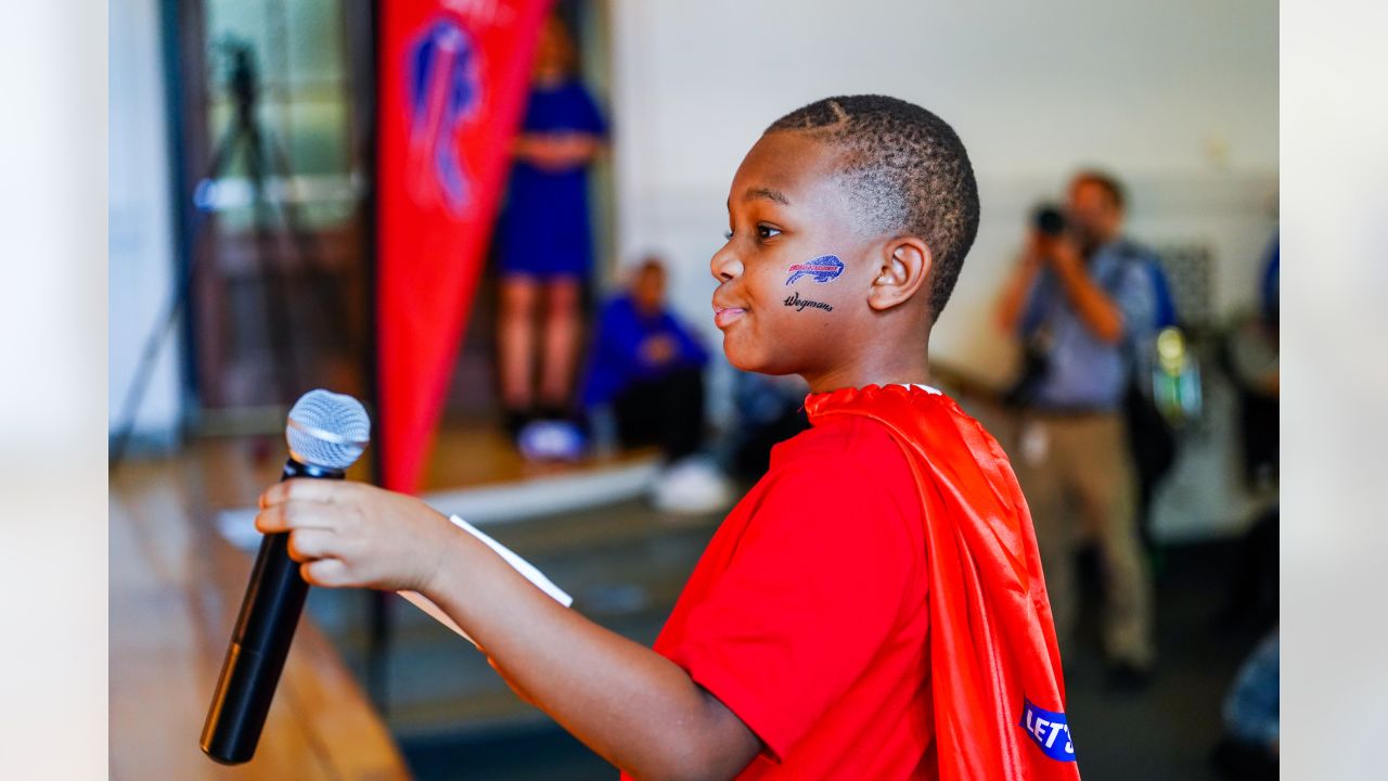 Von Miller, Dion Dawkins entertain kids to kick off Bills' Huddle for  Hunger week