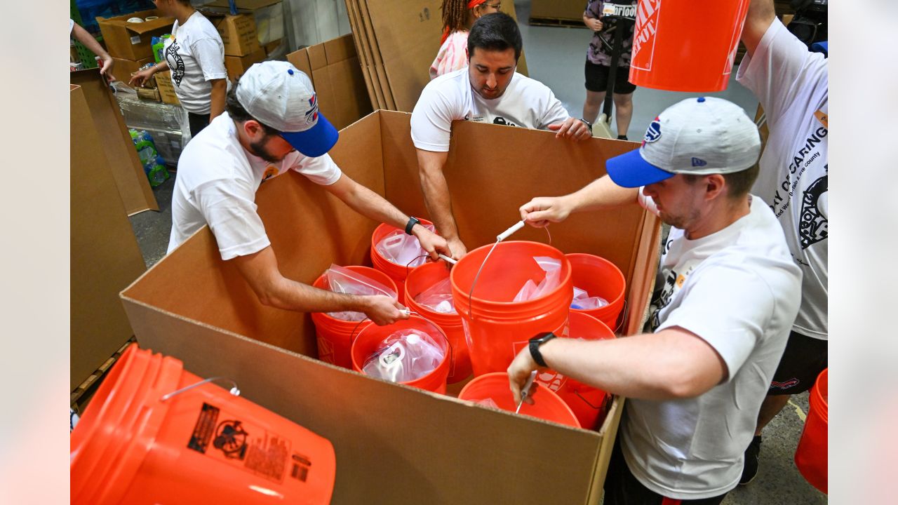 Buffalo Bills players, coaches, front-office staff volunteer to