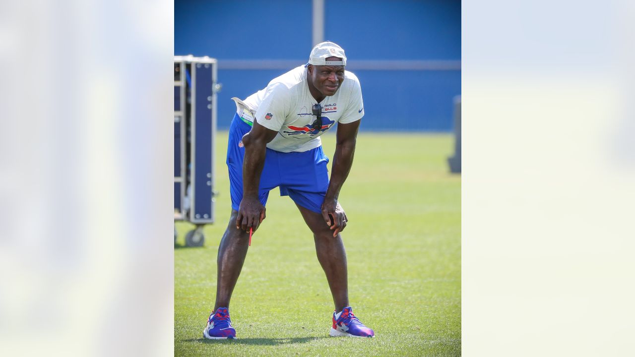 Bruce Smith attends Bills practice, gives thoughts on Greg Rousseau,  defensive line: 'Great things unfolding' 