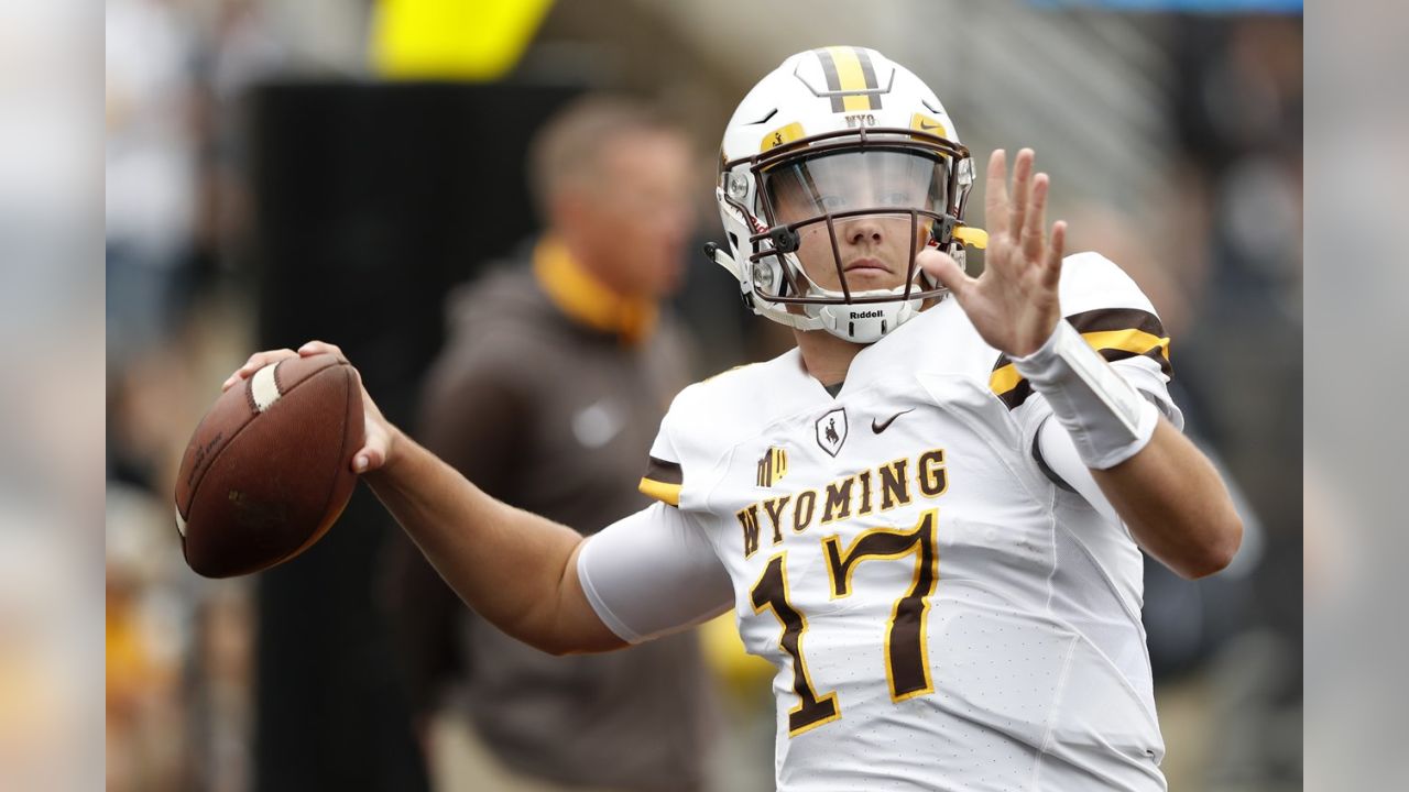 Josh Allen signs on eve of training camp