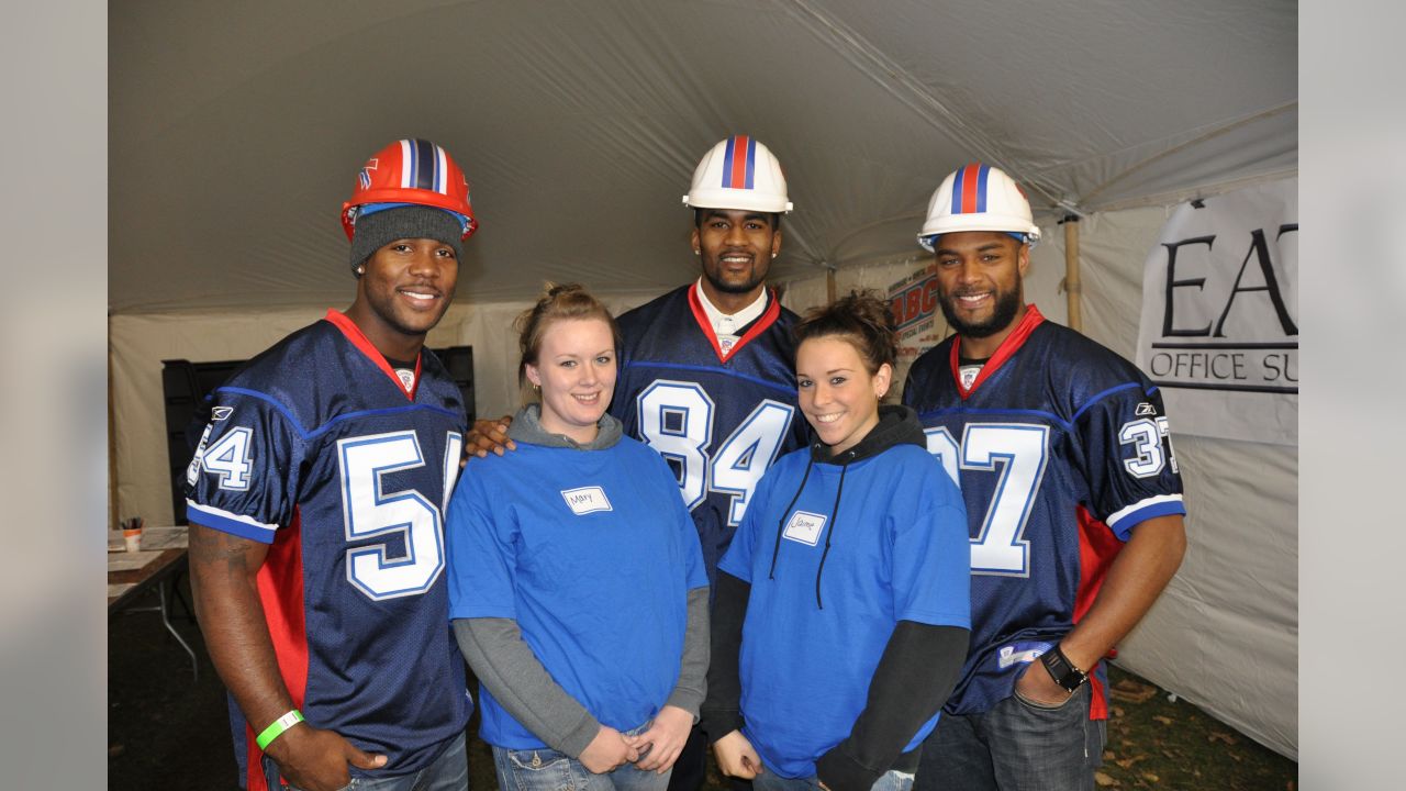 10 heartwarming posts that highlight why Lorenzo Alexander was named the  Bills Walter Payton Man of the Year for third time