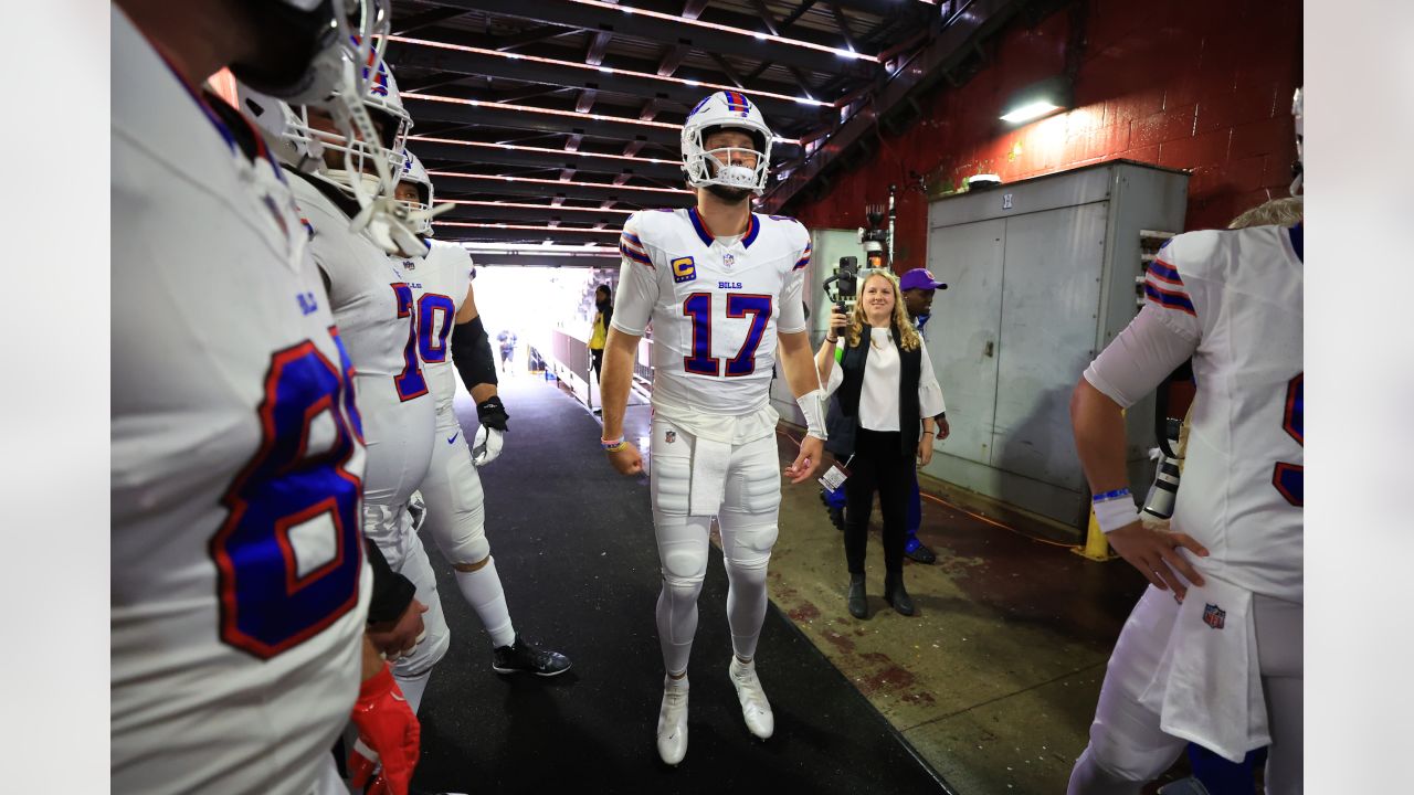 Josh Allen embarrasses Patriots defense (again) as Bills roll to