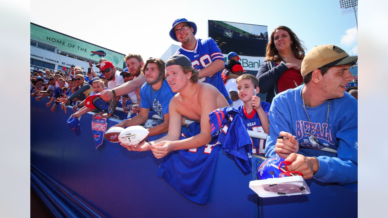 You feel the energy': Thousands of Buffalo Bills fans on hand for training  camp