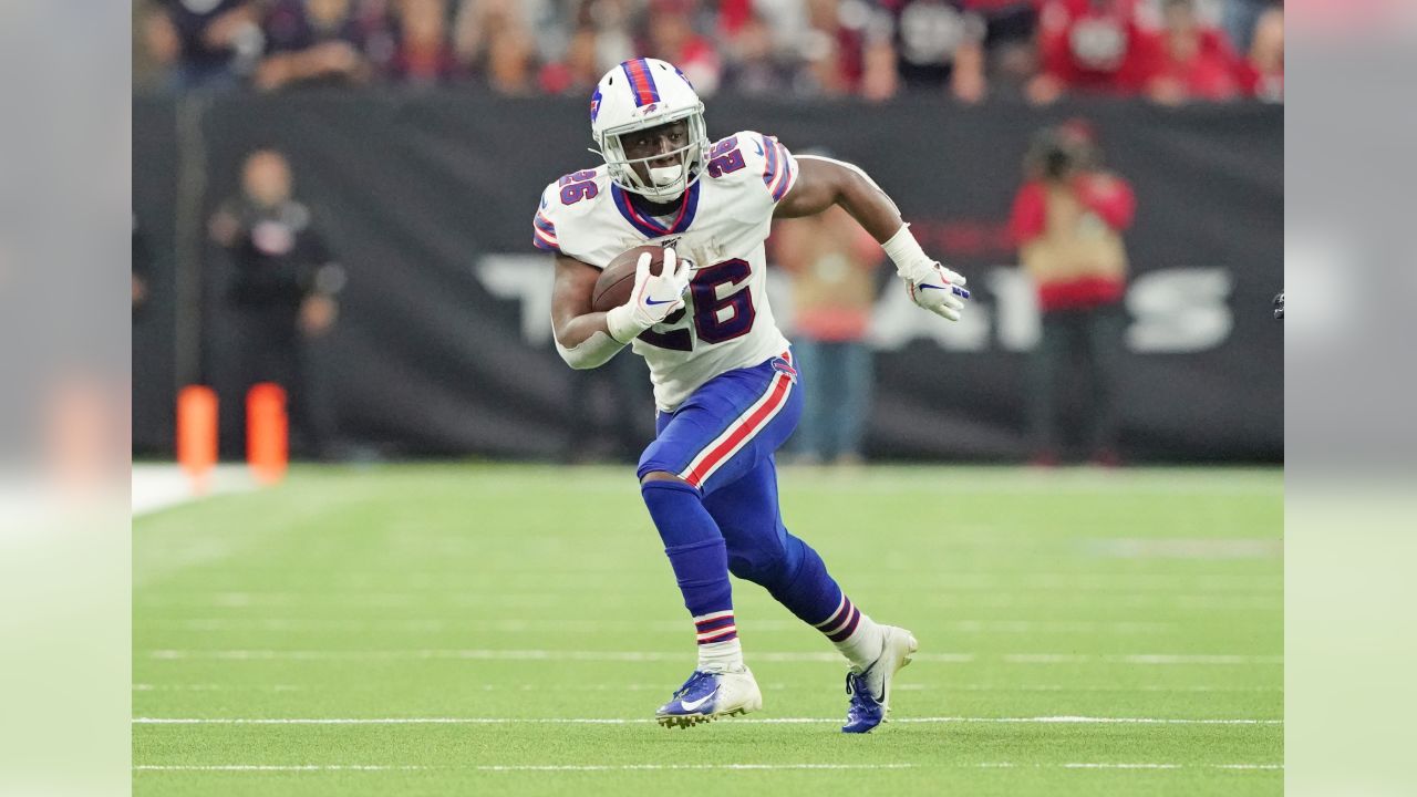 Buffalo Bills running back Devin Singletary (26) runs the ball