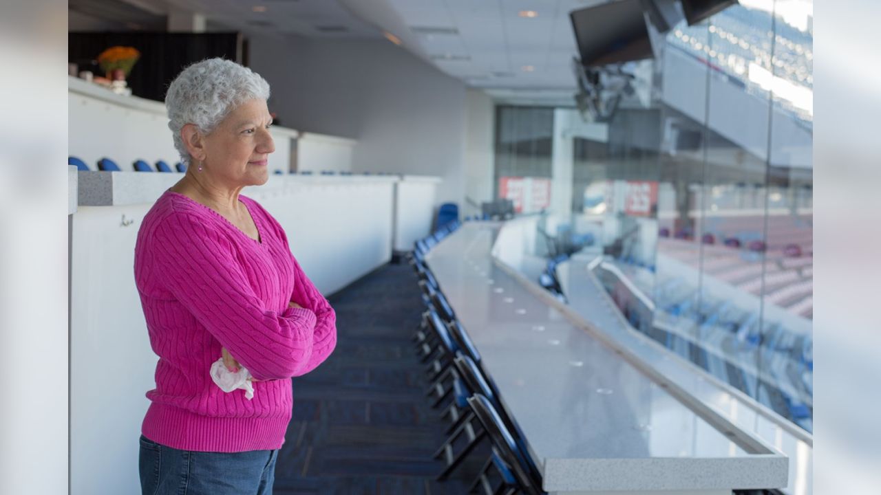 PHOTO OF THE WEEK: Buffalo Bills Bring Breast Cancer Survivors on Field