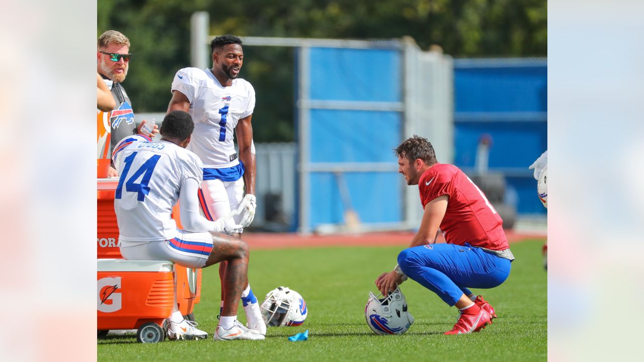 Bills' Spencer Brown spotted in walking boot after Chiefs win