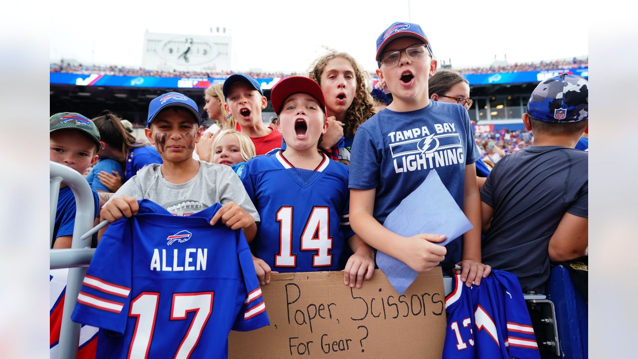 Best photos from the 2022 Return of the Blue & Red practice