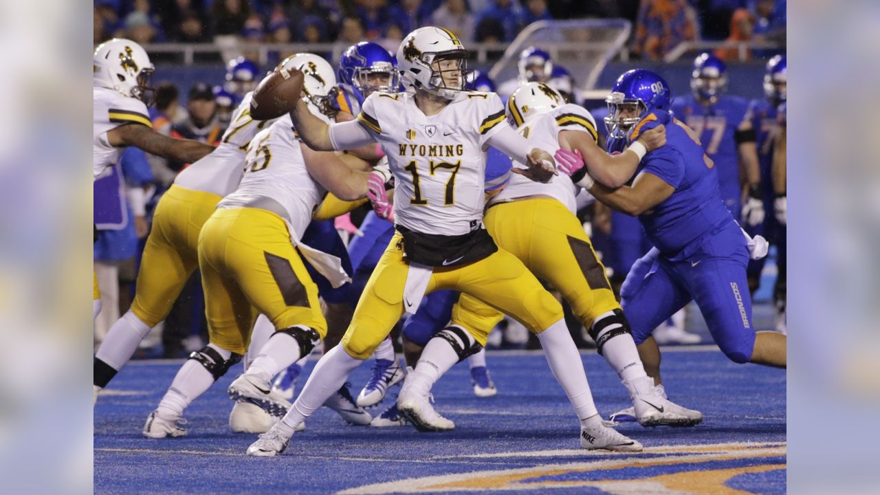 Josh Allen signs on eve of training camp