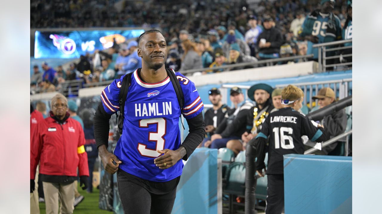 Damar Hamlin Uni Tribute Appears at Aussie Open, of All Places