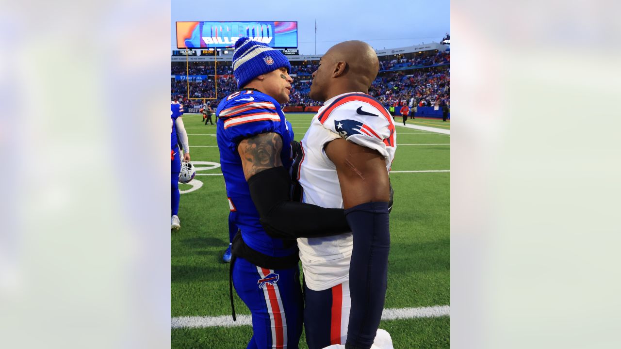 Damar Hamlin's first reaction to Bills Wild Card win vs. Dolphins